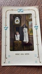 Verstoppertje spelen in klok.Meisjes lang haar in nachthemd., Ophalen of Verzenden, Voor 1920, Overige thema's