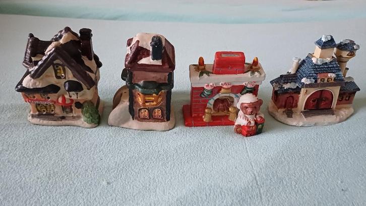4 kerst huisjes van steen, Diversen, Kerst, Zo goed als nieuw, Ophalen of Verzenden