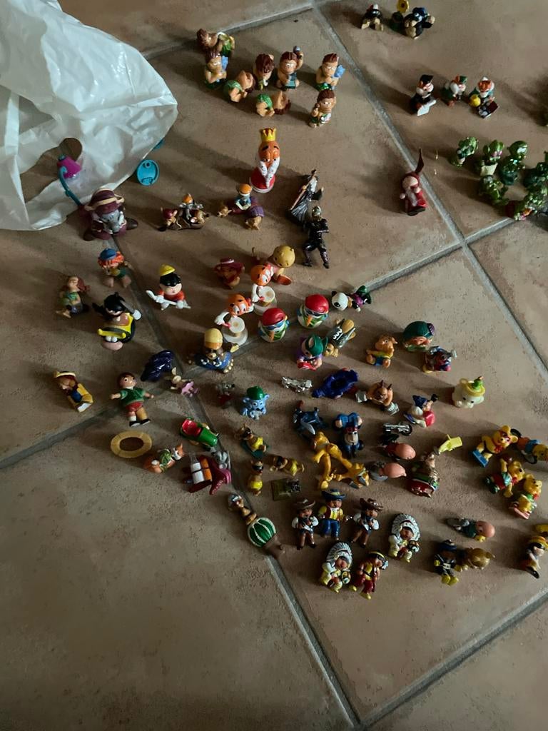 Heel veel figuren uit Verrassingseieren, Kinderen en Baby's, Speelgoed | Duplo en Lego, Zo goed als nieuw, Ophalen of Verzenden