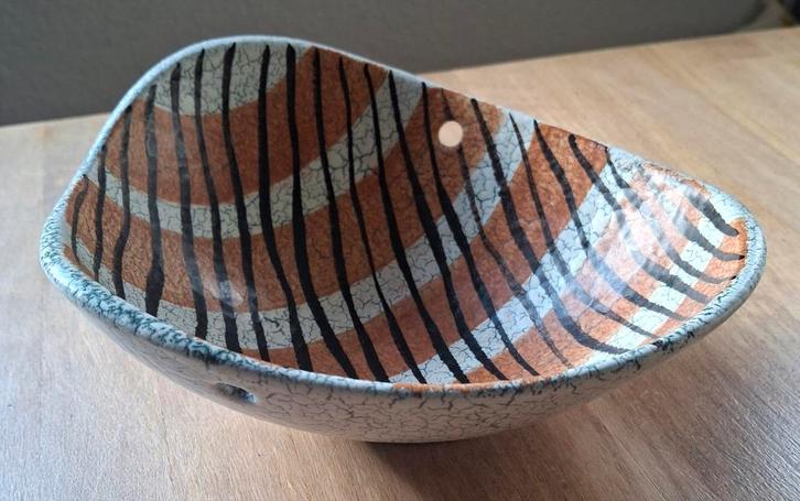 Höhr keramik schaal 19 cm, Huis en Inrichting, Woonaccessoires | Schalen en Manden, Zo goed als nieuw, Ophalen of Verzenden