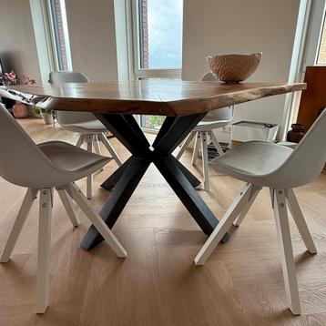 Moo tafel te koop met stoelen 