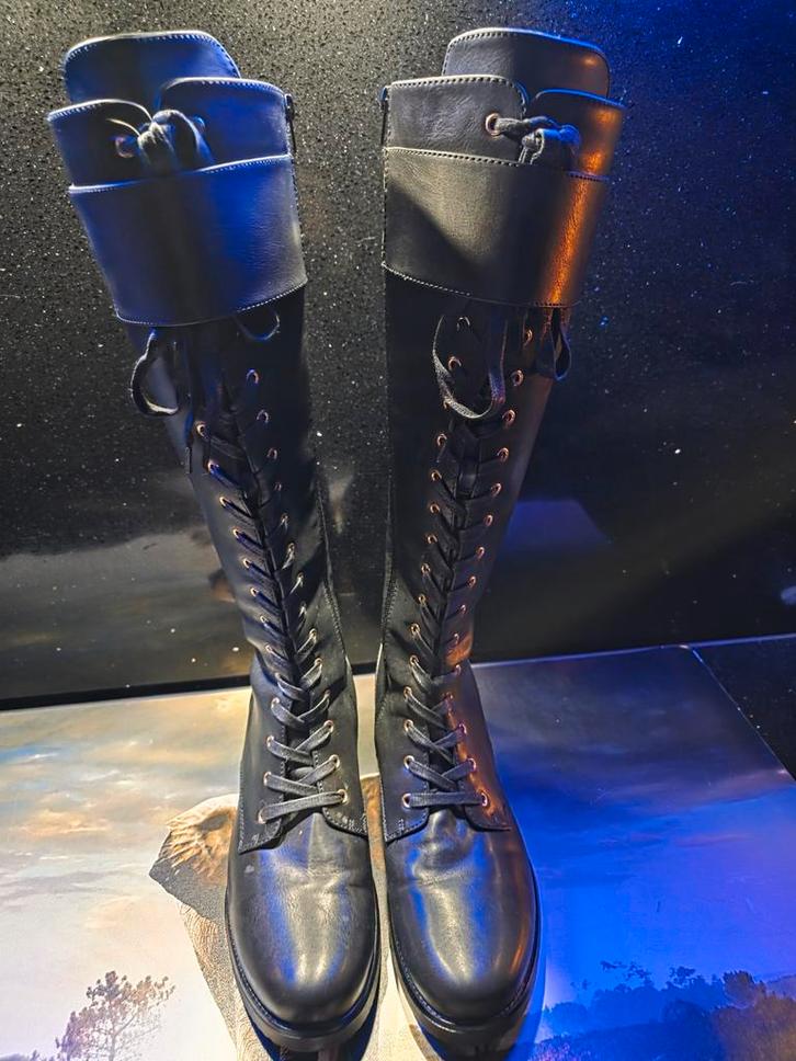 Veterlaarzen Maat 43 - Stoer en Stijlvol!, Kleding | Dames, Schoenen, Zo goed als nieuw, Hoge laarzen, Zwart, Ophalen of Verzenden