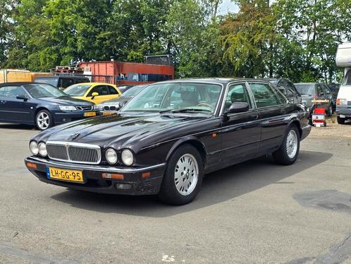 Jaguar Sovereign 3.2 AUT 1995 Rood | loop of sloop, Auto's, Jaguar, Particulier, Sovereign, Benzine, Sedan, Automaat, Origineel Nederlands