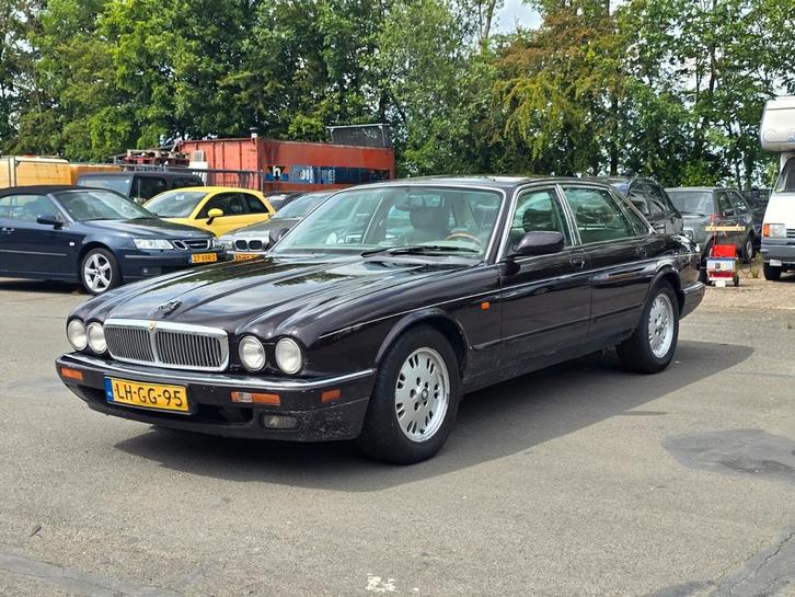 Jaguar Sovereign 3.2 AUT 1995 Rood | loop of sloop, Auto's, Jaguar, Particulier, Sovereign, Benzine, Sedan, Automaat, Origineel Nederlands