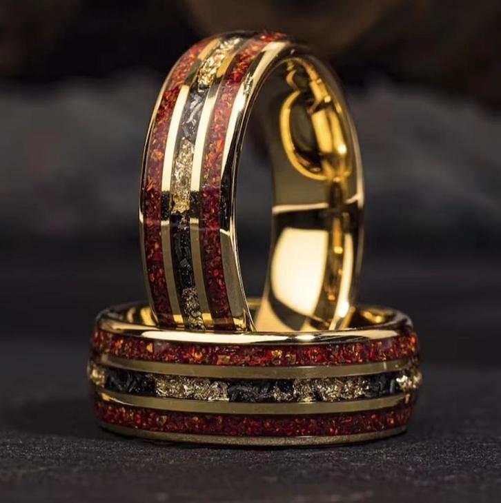 Trouwringen wolfraam met rood Opaal en goud kleur - Ryann, Sieraden, Tassen en Uiterlijk, Ringen, Nieuw, Dame of Heer, Overige kleuren