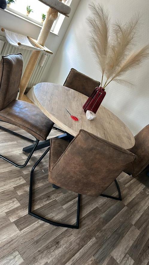 Eetkamerstoelen 4 stuks GRATIS, Huis en Inrichting, Stoelen, Gebruikt, Vijf, Zes of meer stoelen, Bruin, Ophalen