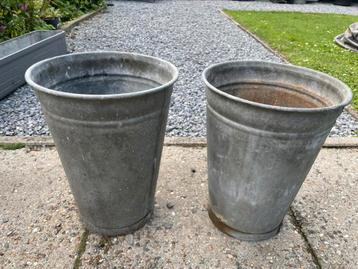 2 zinken vazen/potten beschikbaar voor biedingen