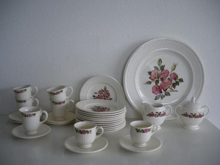 Wedgwood Brair Rose servies, Huis en Inrichting, Keuken | Servies, Zo goed als nieuw, Bord(en), Wedgwood, Porselein, Ophalen of Verzenden