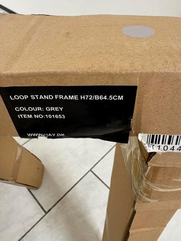 Hay Loop Stand Frame - nieuw in doos beschikbaar voor biedingen