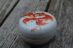 Chinees porseleinen dekseldoosje met red iron dec. Foo Dog, Ophalen of Verzenden