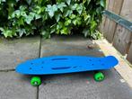 Pennyboard , blauw met groene wieltjes, Skateboard, Ophalen of Verzenden, Zo goed als nieuw