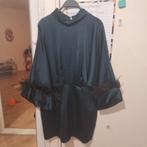 Groene jurk met veren - Maat M, Kleding | Dames, Jurken, Zara, Nieuw, Boven de knie, Groen