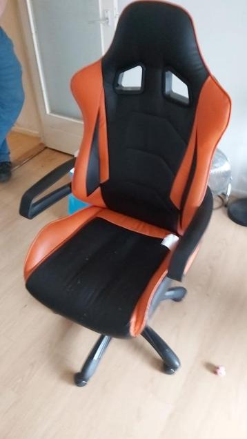 Gaming stoel beschikbaar voor biedingen