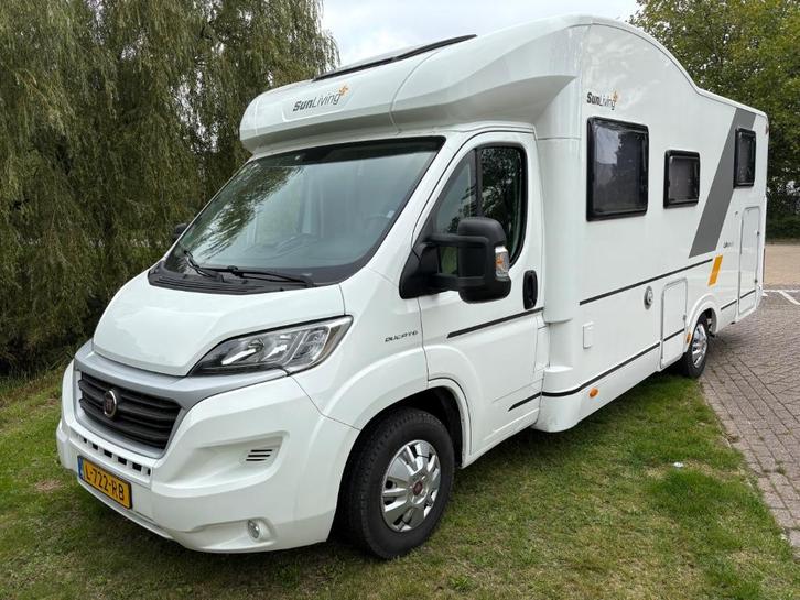 Adria Sunliving 5 pers met xxl garage en lengte bedden 150pk, Caravans en Kamperen, Campers, Particulier, tot en met 5, Half-integraal