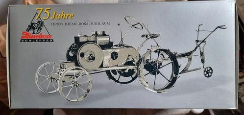 Fendt DieselRoss 75 Jahre  1:16 Universal Hobbies, Hobby en Vrije tijd, Modelauto's | Overige schalen, Nieuw, Tractor of Landbouw