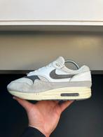 Nike Air Max 1 Light Bone Iron Grey / 42, Kleding | Heren, Schoenen, Overige kleuren, Nike, Ophalen of Verzenden, Sneakers of Gympen