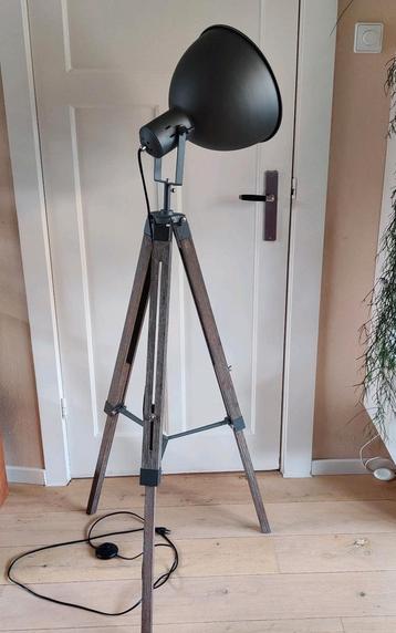 Industriële lamp,antraciet grijs. Metaal met hout.  beschikbaar voor biedingen