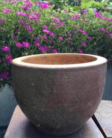 Oude bloempotten bruine terracotta hardgebakken kwaliteit beschikbaar voor biedingen