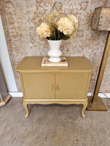 Queen Anne dressoir/ French stijl kastje  beschikbaar voor biedingen