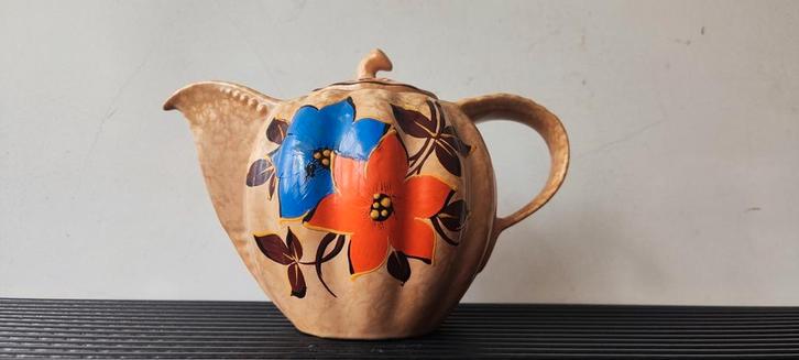 Puntgave vintage beige keramieken theepot, jr. '30, 18 cm, Antiek en Kunst, Antiek | Servies los, Ophalen of Verzenden