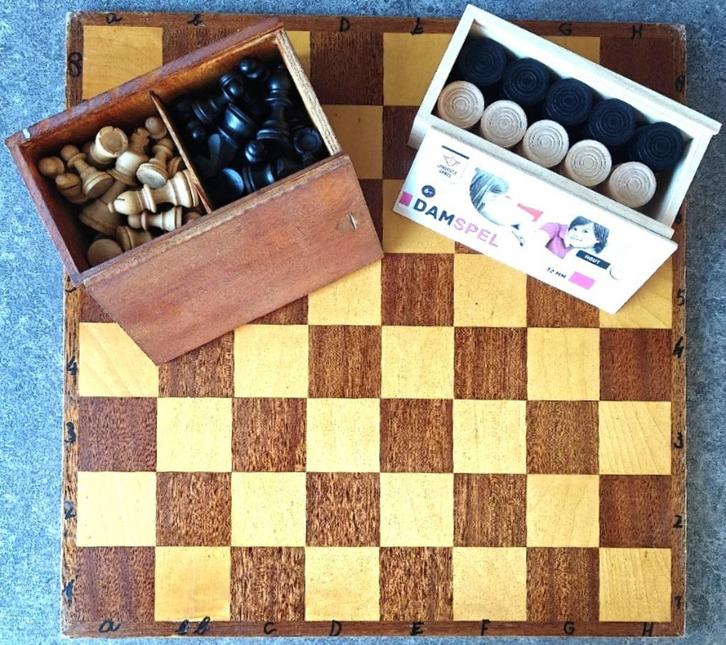 Groot Houten SCHAAKBORD (42,5 /42,5 cm) +  Schaakstukken., Hobby en Vrije tijd, Gezelschapsspellen | Bordspellen, Gebruikt, Een of twee spelers