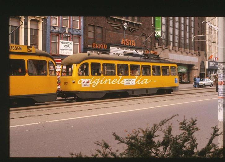 h280: dia van HTM PCC tram 2127, Spui, '80s, Verzamelen, Spoorwegen en Tramwegen, Gebruikt, Tram, Kaart of Prent, Ophalen of Verzenden