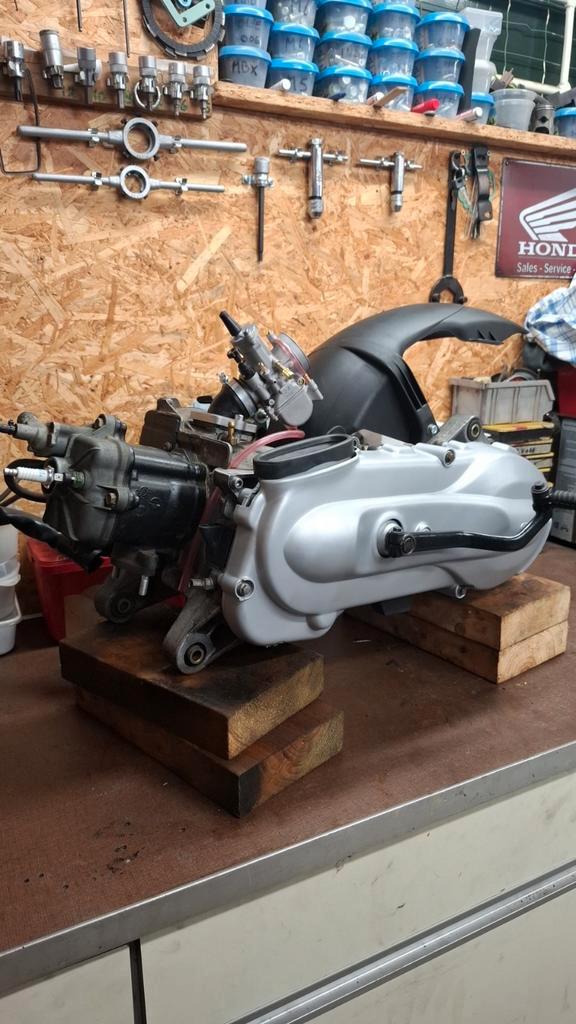 Hexagon blok 125cc 2t, Fietsen en Brommers, Brommeronderdelen | Scooters, Zo goed als nieuw, Piaggio, Blok, Ophalen