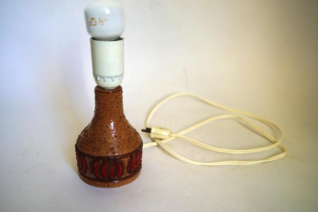 vintage tafellamp keramiek lichtbruin rood chamotte kerf, Huis en Inrichting, Lampen | Tafellampen, Zo goed als nieuw, Minder dan 50 cm
