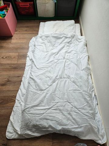 Dekbed en kussen voor peuterbed beschikbaar voor biedingen