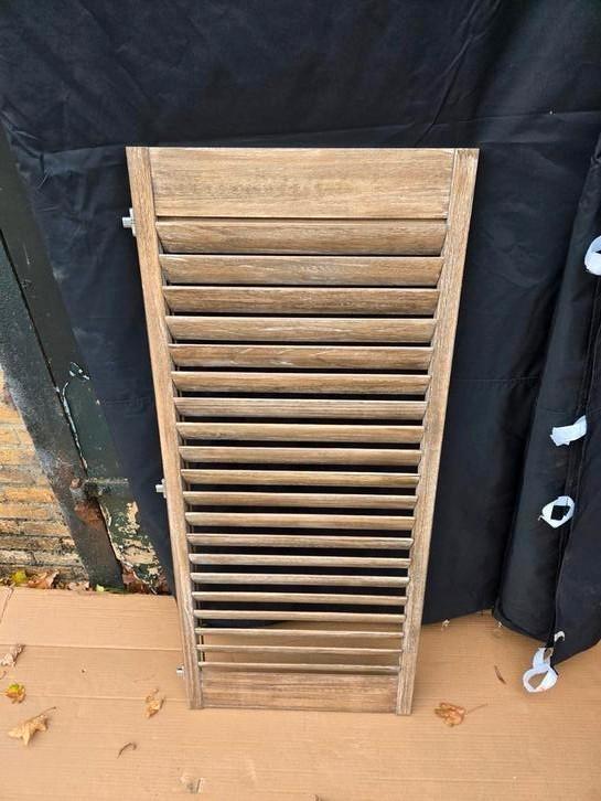 NIEUWE set Houten Shutters met montage frame 4 zijdig, Huis en Inrichting, Stoffering | Gordijnen en Lamellen, Nieuw, Minder dan 100 cm