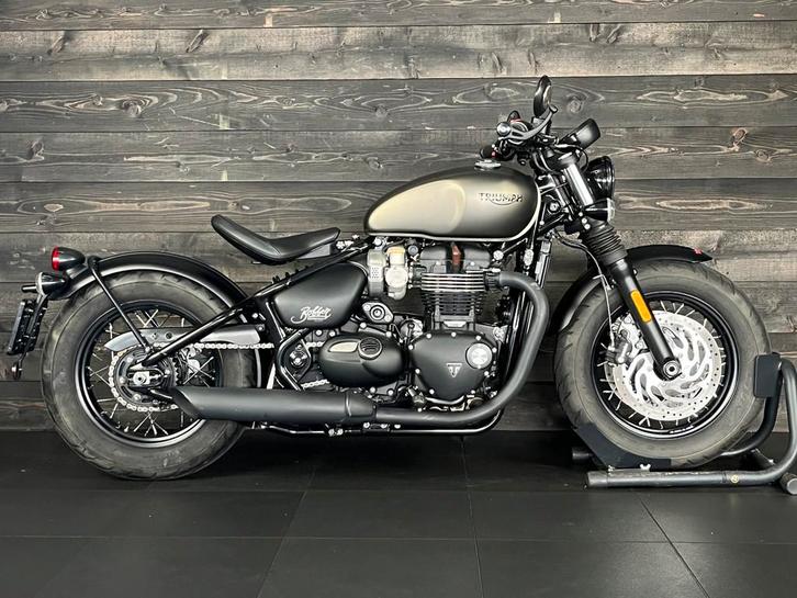 Triumph BONNEVILLE BOBBER BLACK (bj 2020), Motoren, Motoren | Triumph, Bedrijf, Chopper, meer dan 35 kW