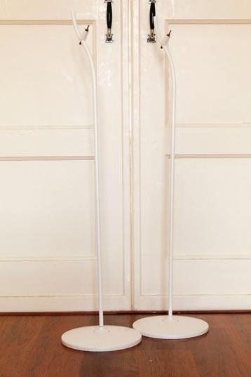 KEF E-301 stands. Wit beschikbaar voor biedingen
