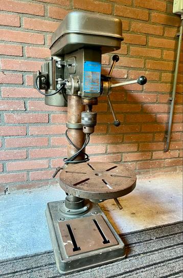 Kolomboormachine - Werkplaatsmachine beschikbaar voor biedingen