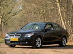 BMW - 2006 - 5-serie - 523i Executive - 83-RZV-5, Auto's, BMW, Achterwielaandrijving, Gebruikt, 2497 cc, Zwart