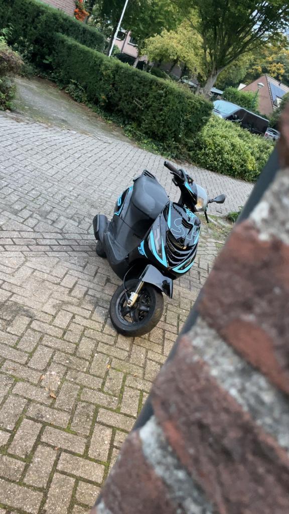 Zip 125cc lc, Fietsen en Brommers, Scooters | Piaggio, Zo goed als nieuw, Zip, Maximaal 45 km/u, Tweetakt, Ophalen