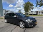Volvo V60 2.4 D6 AWD Plug-In Hybrid Summum 4X4 Automaat 215, Auto's, Automaat, Zwart, Startonderbreker, Vierwielaandrijving