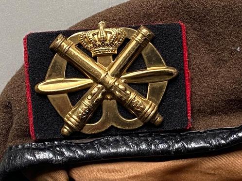 Baret met embleem Korps Luchtdoelartillerie, Verzamelen, Militaria | Algemeen, Landmacht, Embleem of Badge, Nederland, Ophalen of Verzenden