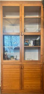 Houten vitrinekast met glazen deuren, Ophalen, Gebruikt, 100 tot 150 cm, 200 cm of meer