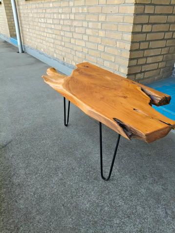 Live edge salontafel massief hout - gelakt beschikbaar voor biedingen