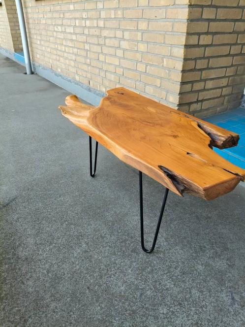 Live edge salontafel massief hout - gelakt, Huis en Inrichting, Tafels | Salontafels, Zo goed als nieuw, Minder dan 50 cm, Minder dan 50 cm