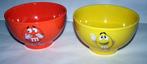 2 mooie M&M kommen Orange en Yellow. Nieuwstaat., Huis en Inrichting, Keuken | Servies, Ophalen of Verzenden, Zo goed als nieuw