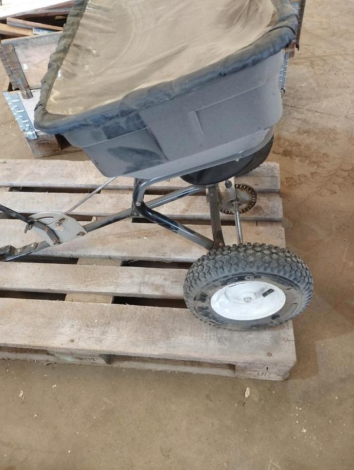 Ariens zout strooier, Tuin en Terras, Overige Tuin en Terras, Ophalen