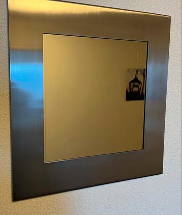 Strakke RVS Spiegel - 50x50cm beschikbaar voor biedingen