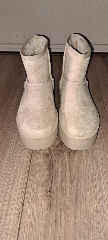 Beige UGG-stijl Laarsjes - Maat 37 beschikbaar voor biedingen