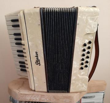 Playback accordeons met oplader beschikbaar voor biedingen