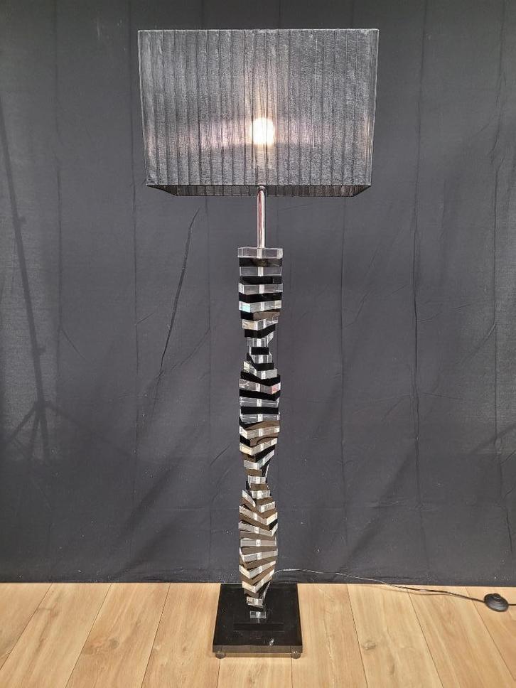 Prachtige chique vloerlamp, 150 cm hoog, Huis en Inrichting, Lampen | Vloerlampen, Zo goed als nieuw, 150 tot 200 cm, Glas, Kunststof
