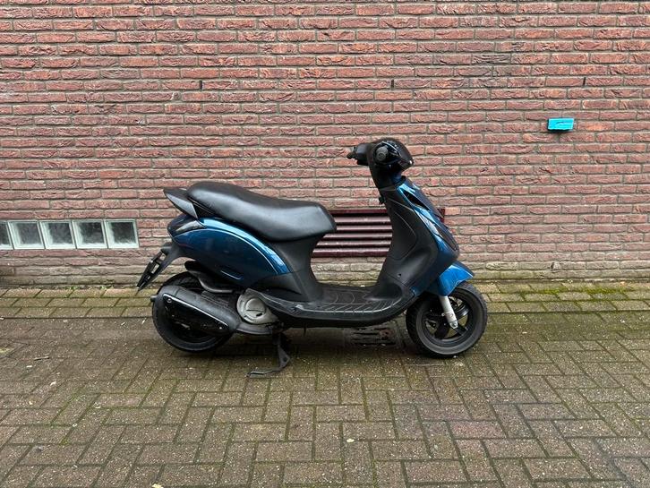 Piaggio Zip 150cc LC scooter op brom, Fietsen en Brommers, Scooters | Piaggio, Zo goed als nieuw, Zip, Benzine, Ophalen