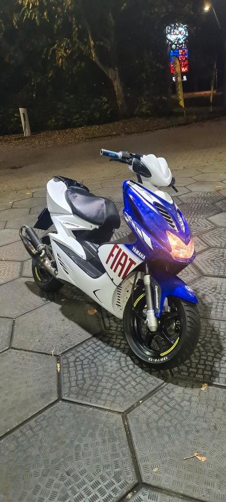Nette yamaha aerox, Fietsen en Brommers, Scooters | Yamaha, Zo goed als nieuw, Aerox, Maximaal 45 km/u, Benzine, Ophalen