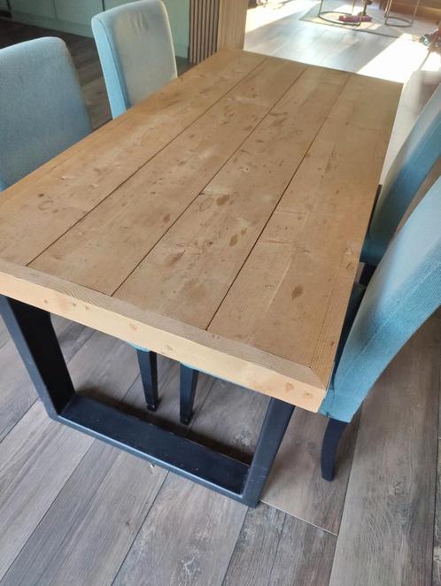 Eettafel industriel met staal en steigerhout en stoelen, Huis en Inrichting, Tafels | Eettafels, Zo goed als nieuw, 50 tot 100 cm