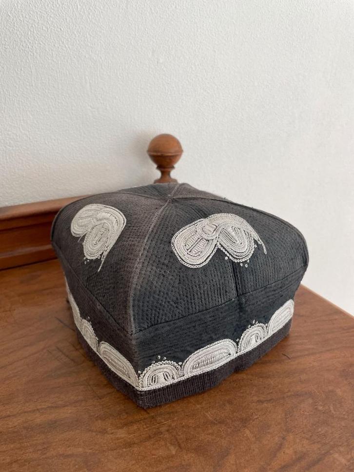 Hoedje centraal Azie, Antiek en Kunst, Kunst | Niet-Westerse kunst, Ophalen of Verzenden